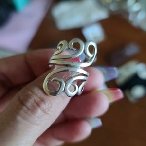 Sterling silver ring 925 good condition size 8